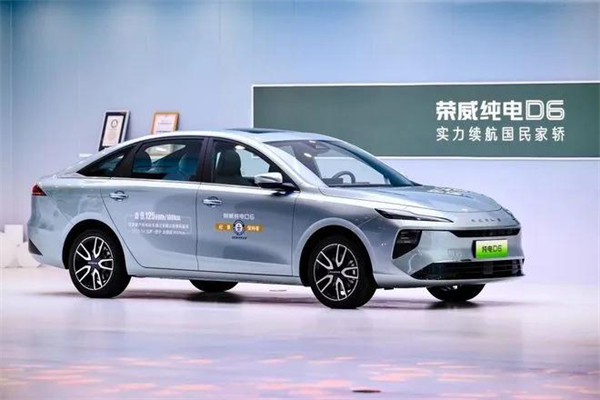 亿兆体育向上 昂首挺胸